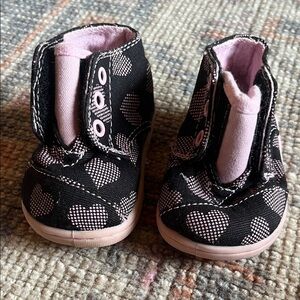 Toms Black Canvas Baby Boots with Pink Heart Print